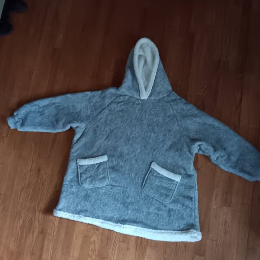 Bedsure Wearable Hooded Blanket Grey Sherpa Lined Cozy Snuggle Lounge
